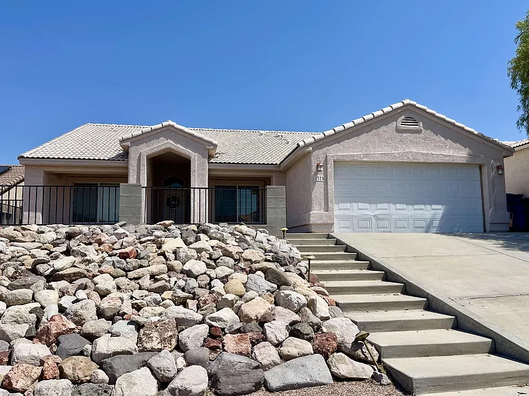 2375 N Ridge Ave — Photo 3