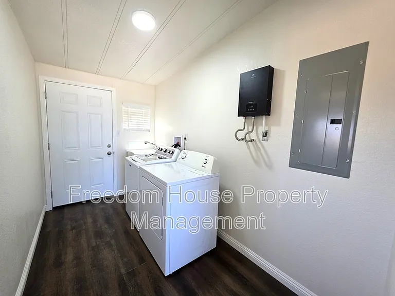 1911 Greta Blvd — Photo 21