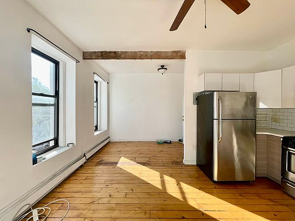 4th image of 51 Hart St APT 3
