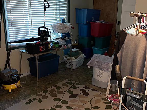 Laundry(enclosed back porch)