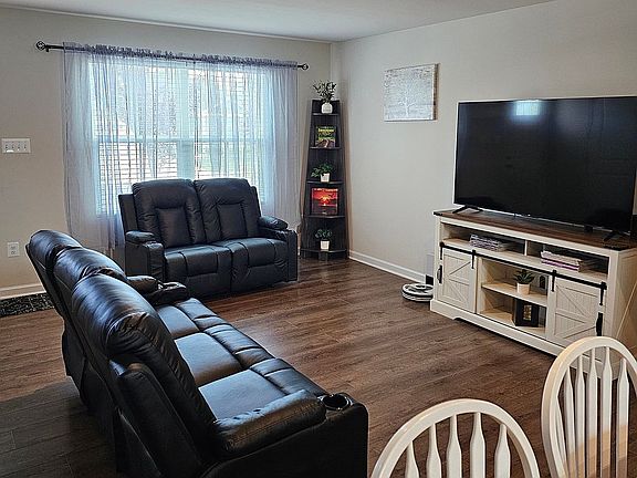 4th image of 154 Dursley Cir