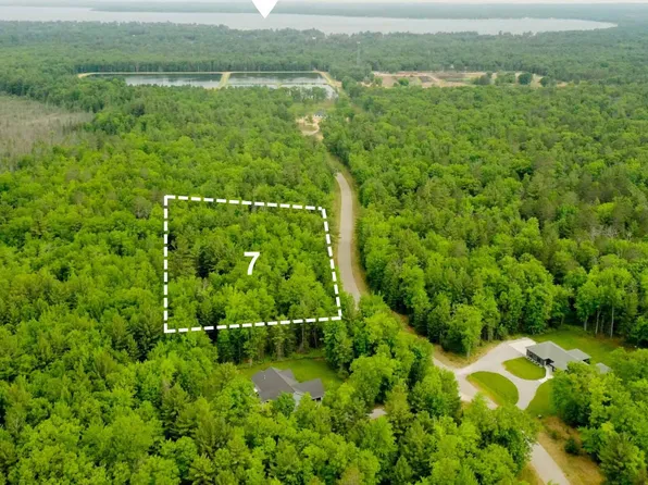 7 Whisper Cv, Houghton Lake, MI 48629