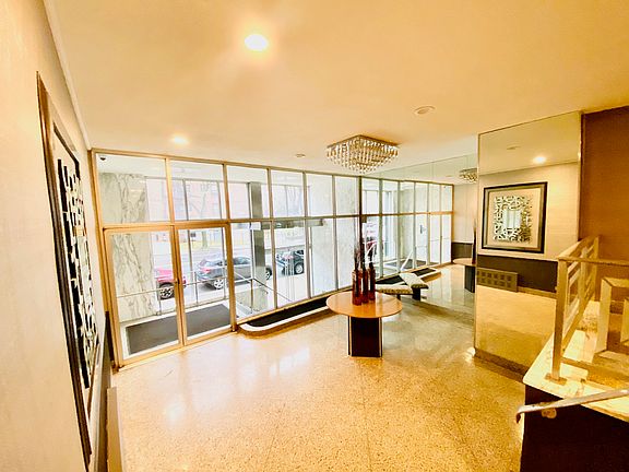3rd image of 6610 Yellowstone Blvd APT 1G