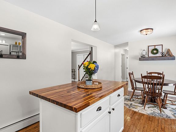 4th image of 44 Tall Pine Road