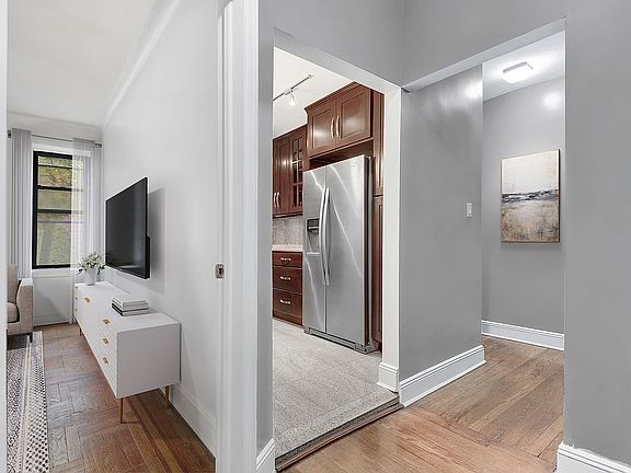 4th image of 3720 83rd St APT 1N