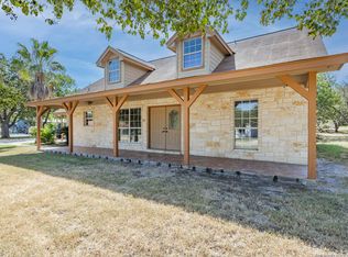 205 6th St, Natalia, TX 78059