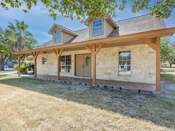 205 6th, Natalia, TX 78059