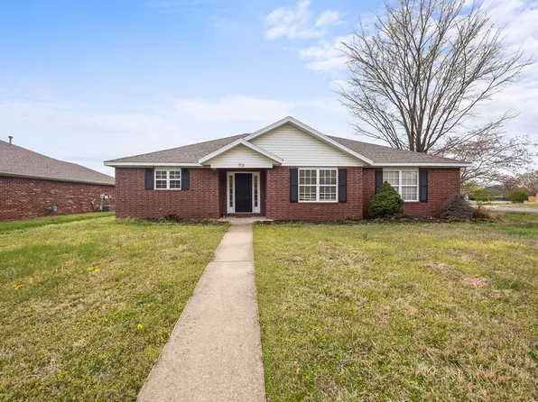 703 N Meadowlands Dr, Fayetteville, AR 72704