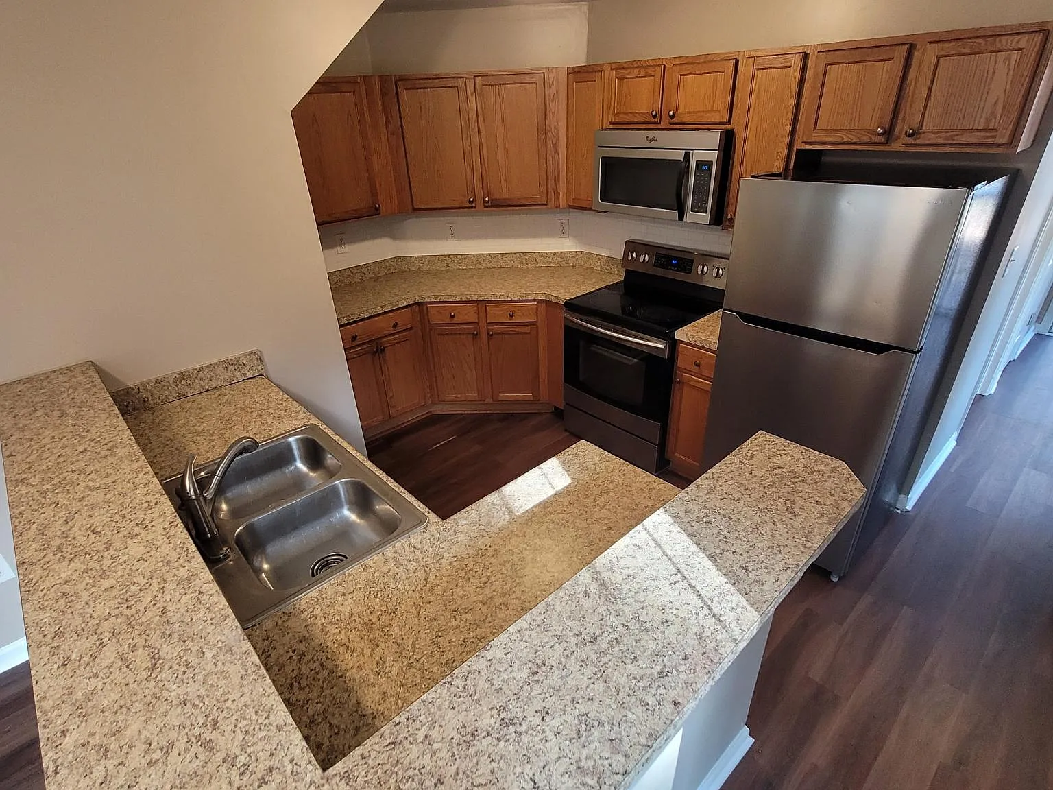 3 bed, 2.5 bath, 1375 sqft, $1,950 — Photo 3