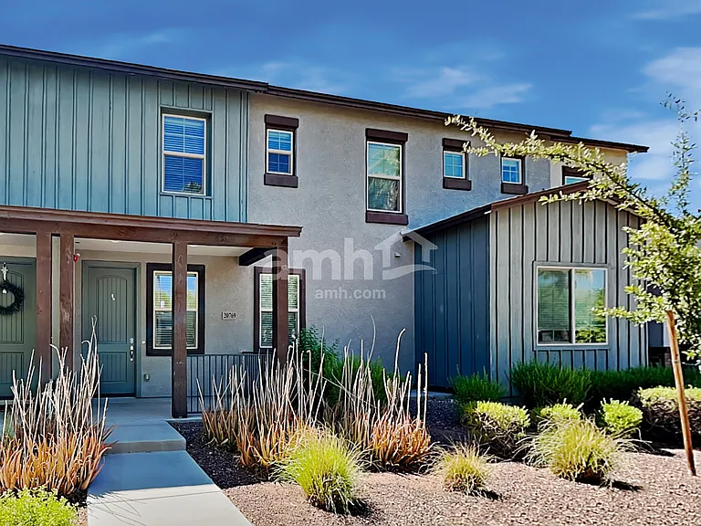 20769 W Thomas Rd — Photo 1
