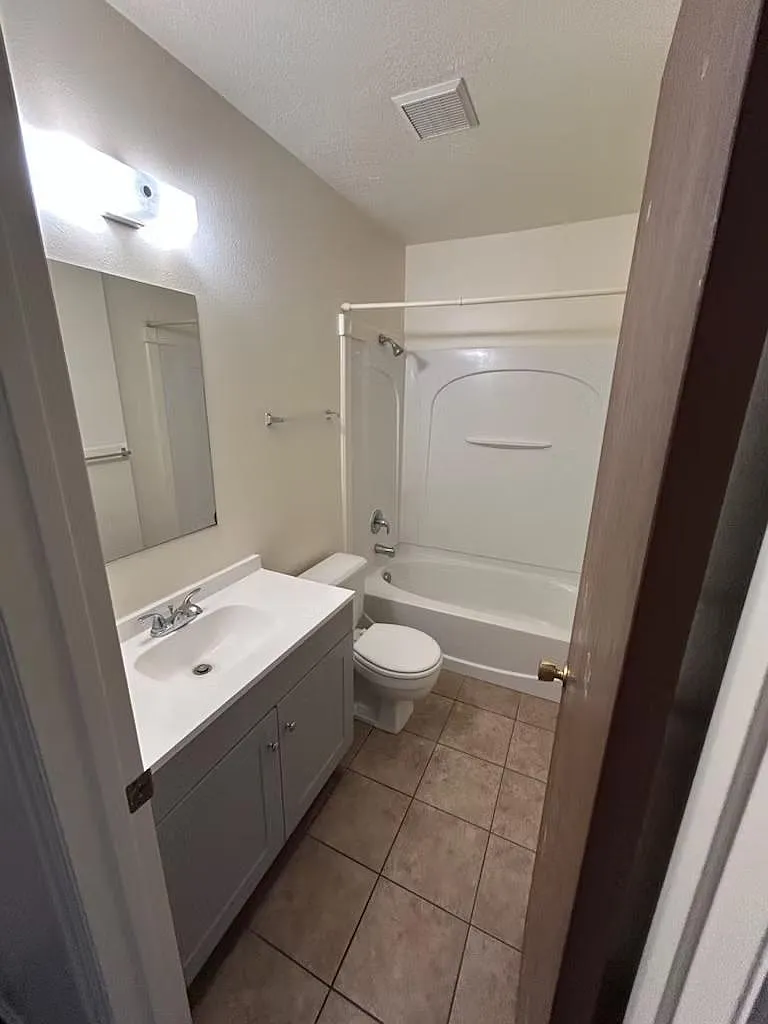1 bed, $450 — Photo 2