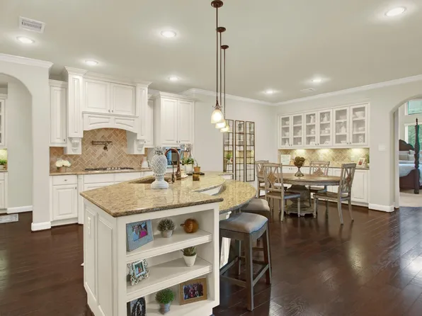 210 Chirping Squirrel Ct, Pinehurst, TX 77362