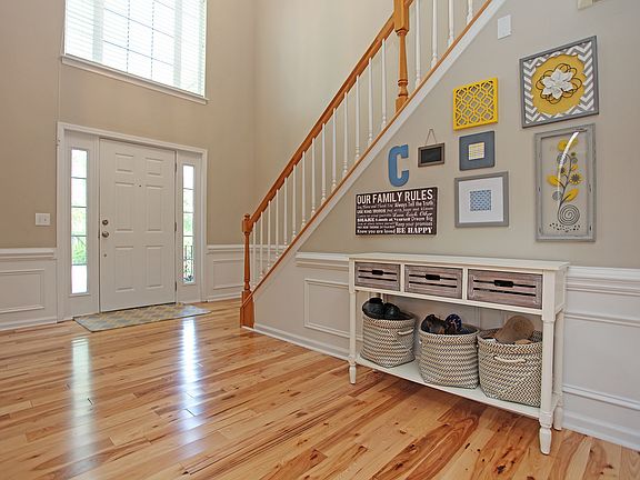 2nd image of 409 Amersham Ln