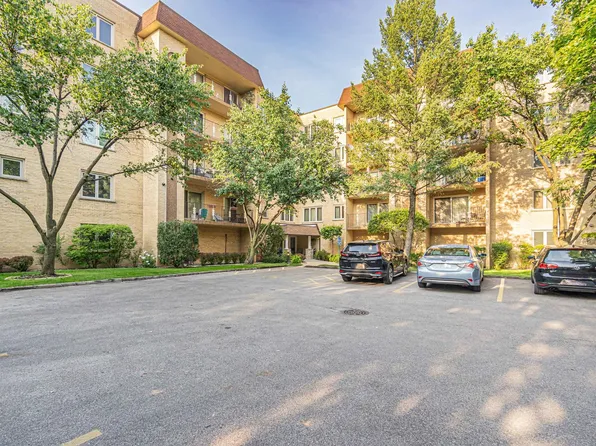6430 W Belle Plaine Ave APT 207, Chicago, IL 60634