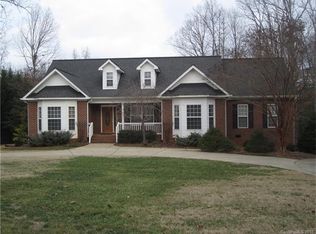 317 Forbes Ct, Lake Wylie, SC 29710