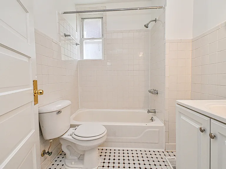 3280 Jefferson Ave #1 — Photo 15