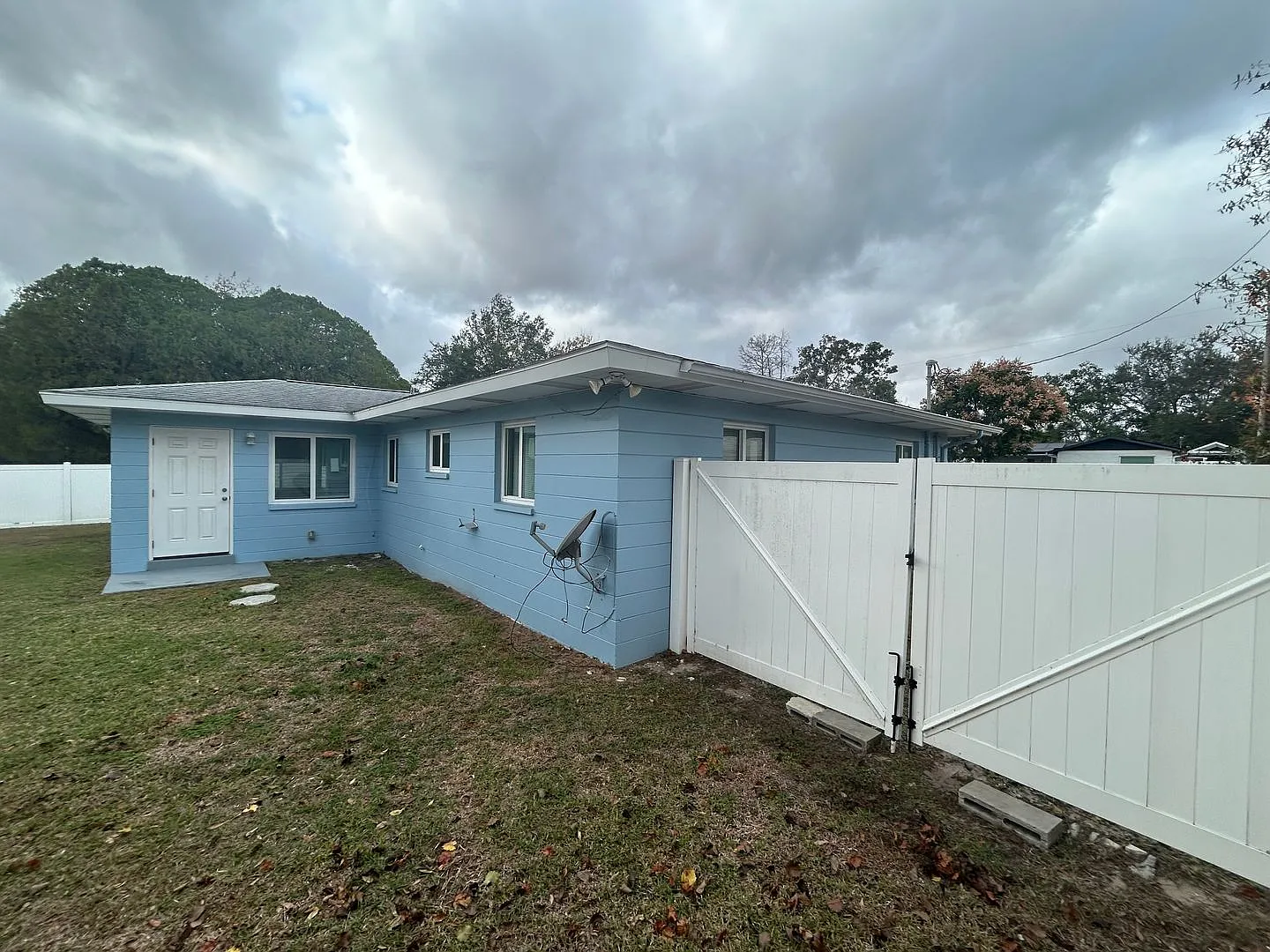 Charming 2-bedroom 1-bath home — Photo 3