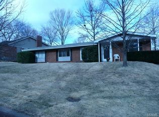 11115 De Malle Dr, Saint Louis, MO 63146