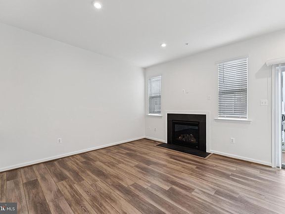 4th image of 227 Jenkins Way Gln