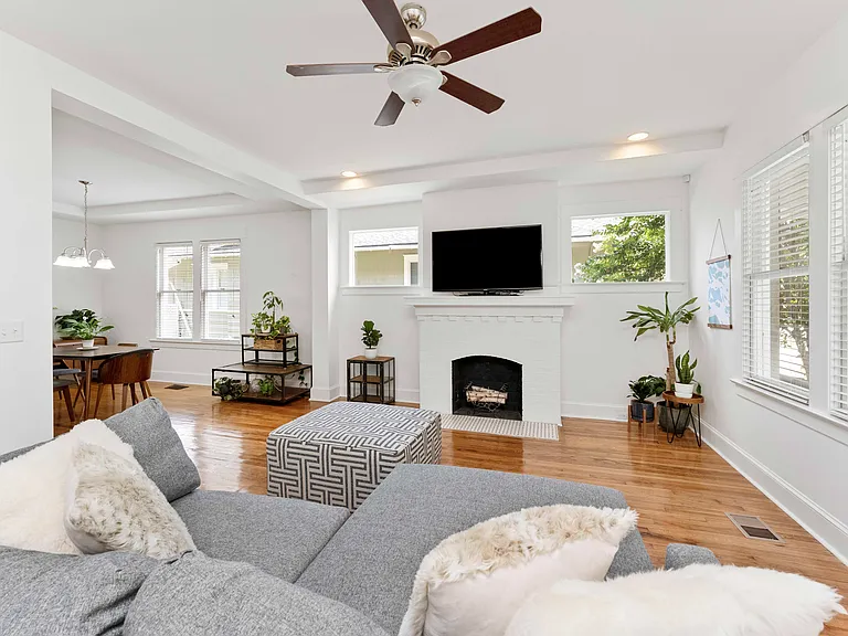 2647 Forbes St — Photo 10