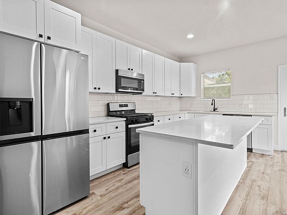 5th image of 2131 STEVES AVE
