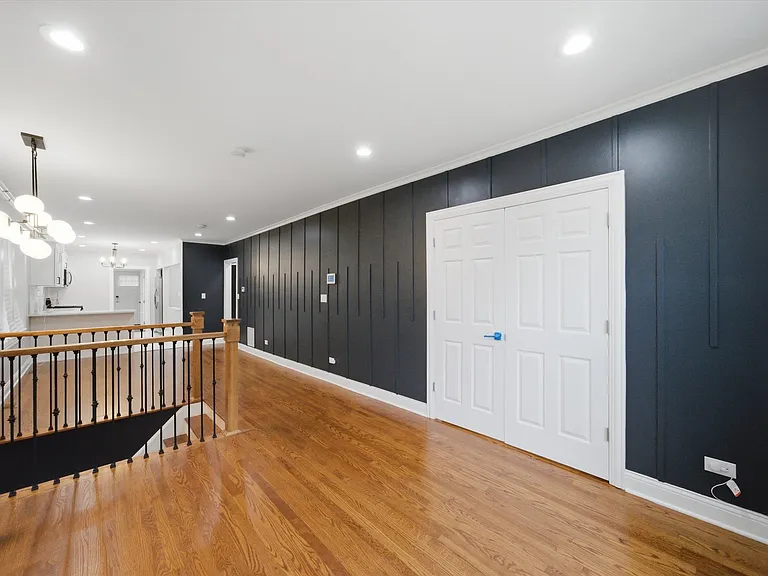 8326 S Luella Ave — Photo 4