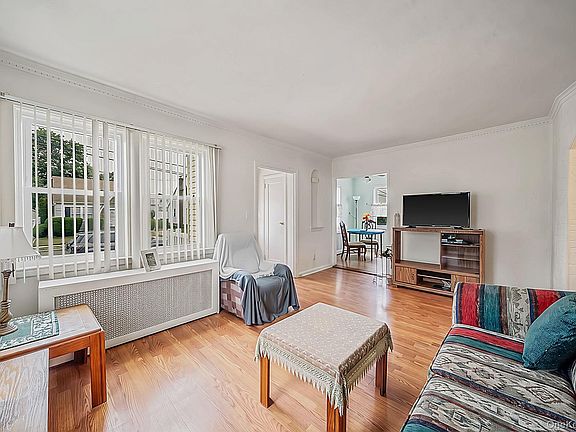 5th image of 1111 Esther Street