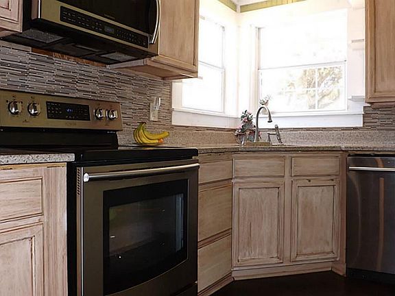 3rd image of 1601 Lauraine St
