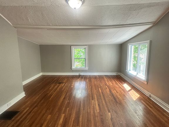 4th image of 1024 Midland Ave #2