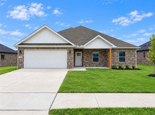 1048 Parker Ln, Pea Ridge, AR 72751