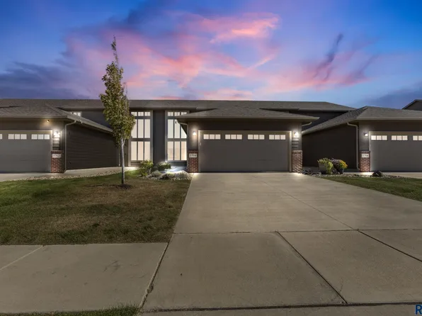 5704 S Woodlily Ave, Sioux Falls, SD 57108