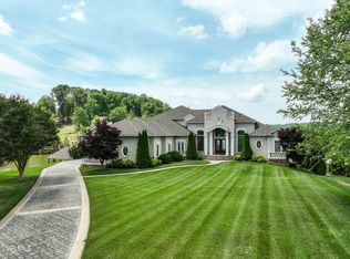 6 Edgewater Ct, Johnson City, TN 37615