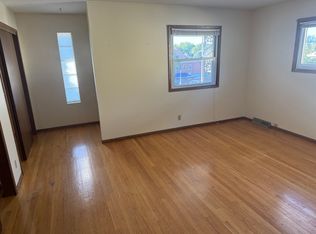 11050-11052 W Maple Ln, Milwaukee, WI 53225