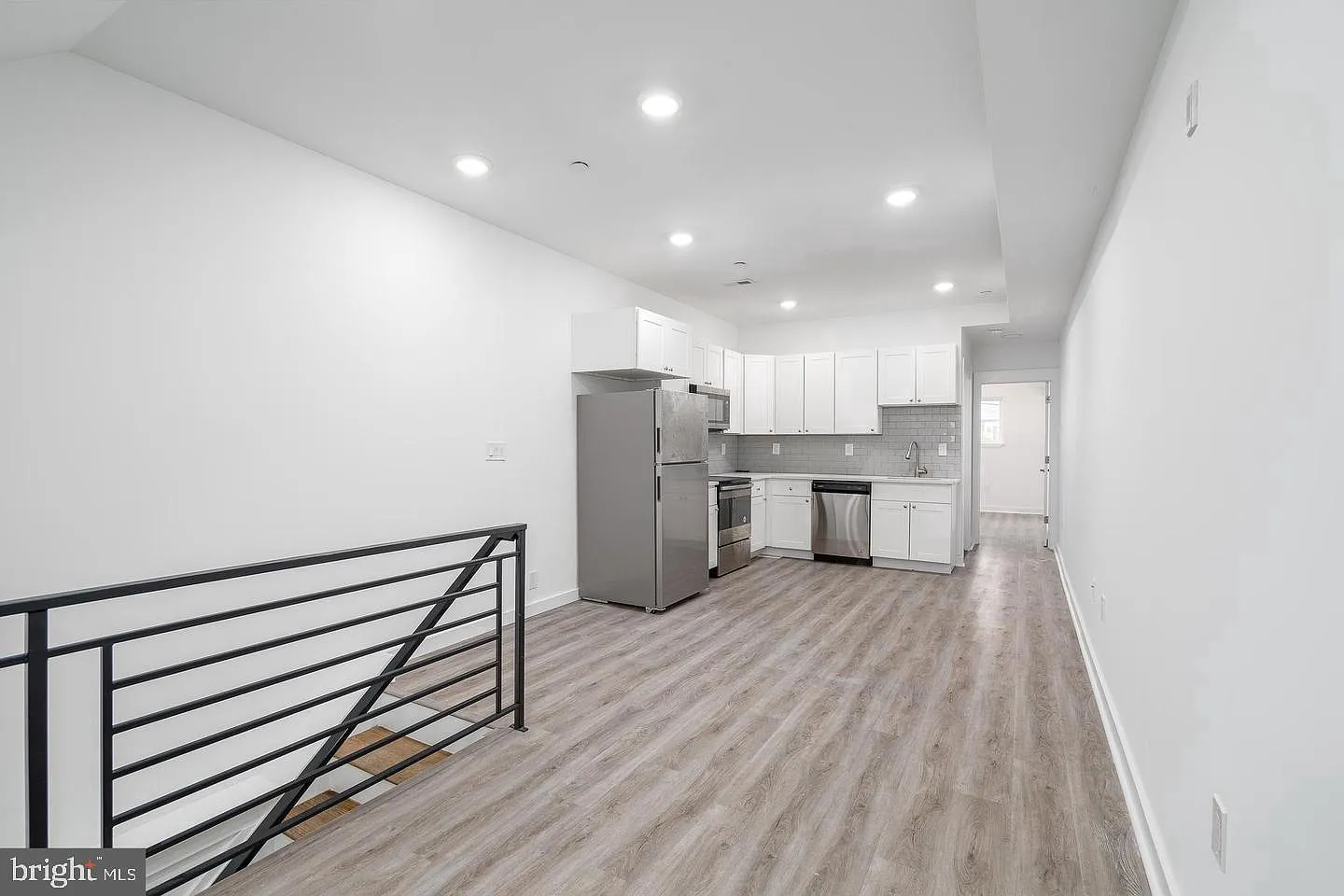 4 bed, 956 sqft, $2,100 — Photo 4
