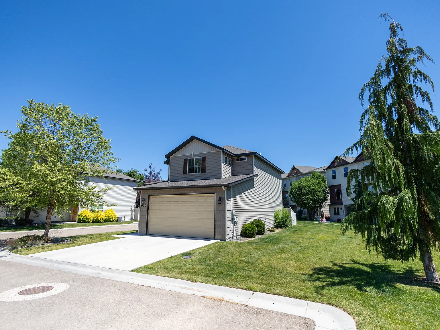 3 bed, 2.5 bath, 1496 sqft, $2,300 — Photo 3