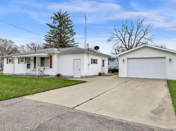 2172 Webber Ave, Burton, MI 48529