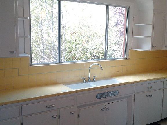 5th image of 1235 Lillian St #B