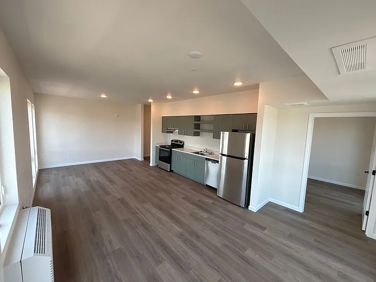 401 UNION — Photo 102