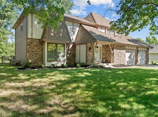 4000 NW Cimarron St, Lees Summit, MO 64064