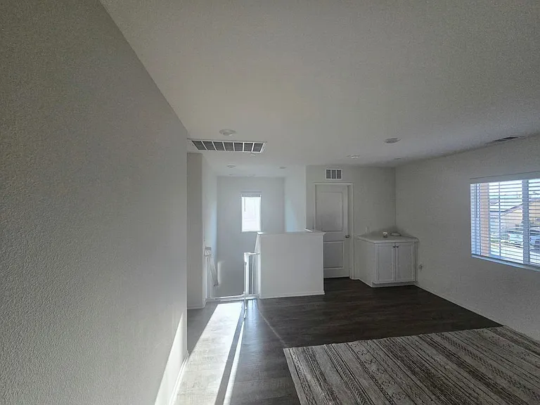 1231 Memorial Ave — Photo 23