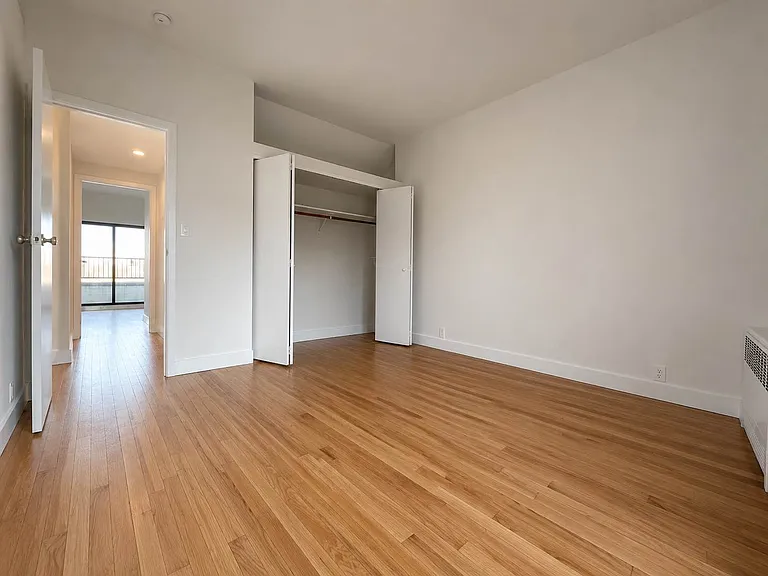 201 E 12th St #Penthouse 15 — Photo 16