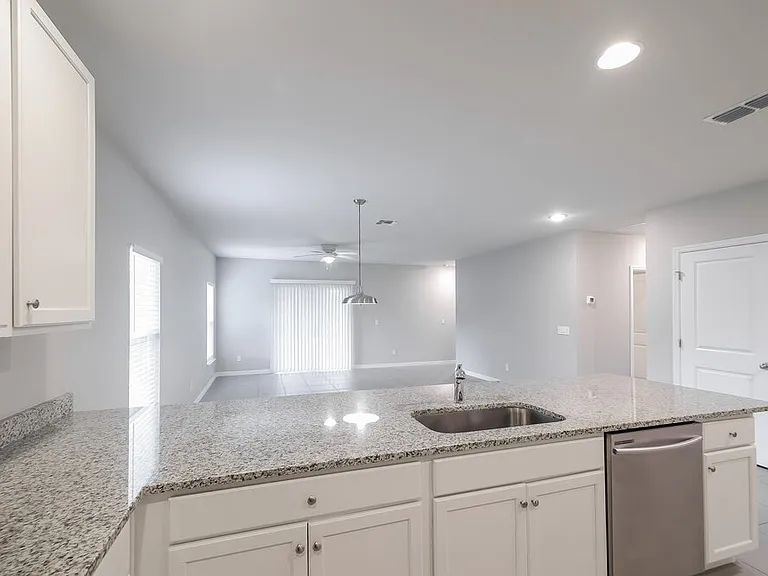 1201 Croydon Cir — Photo 8