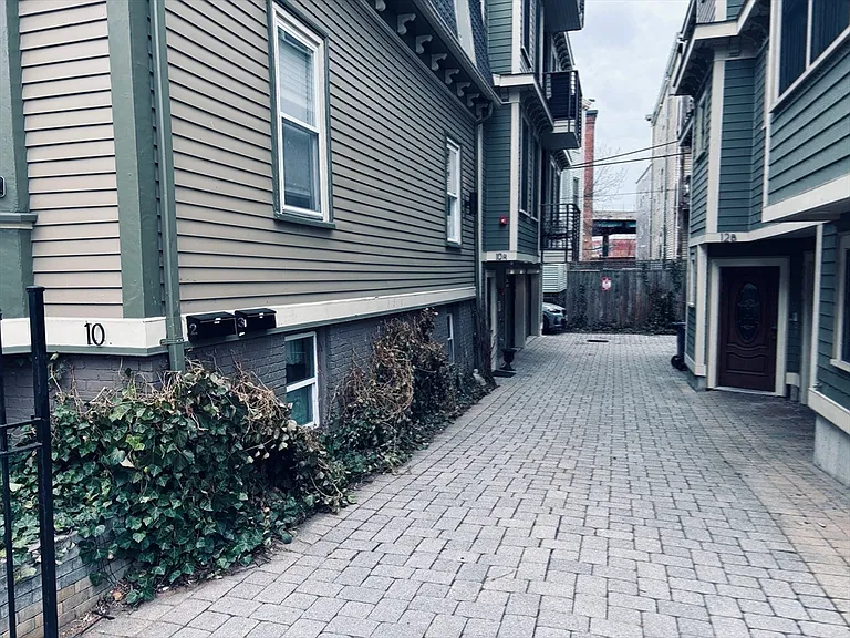 10 Spring Garden St #3 — Photo 15
