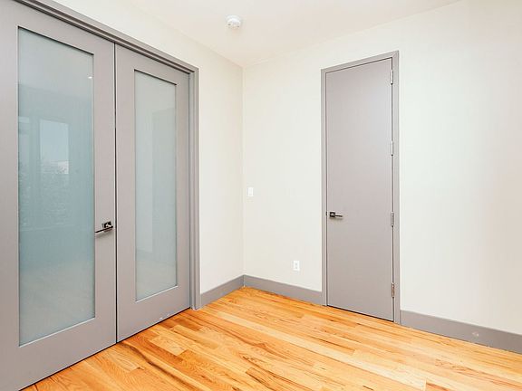 4th image of 337 Melrose St #F2