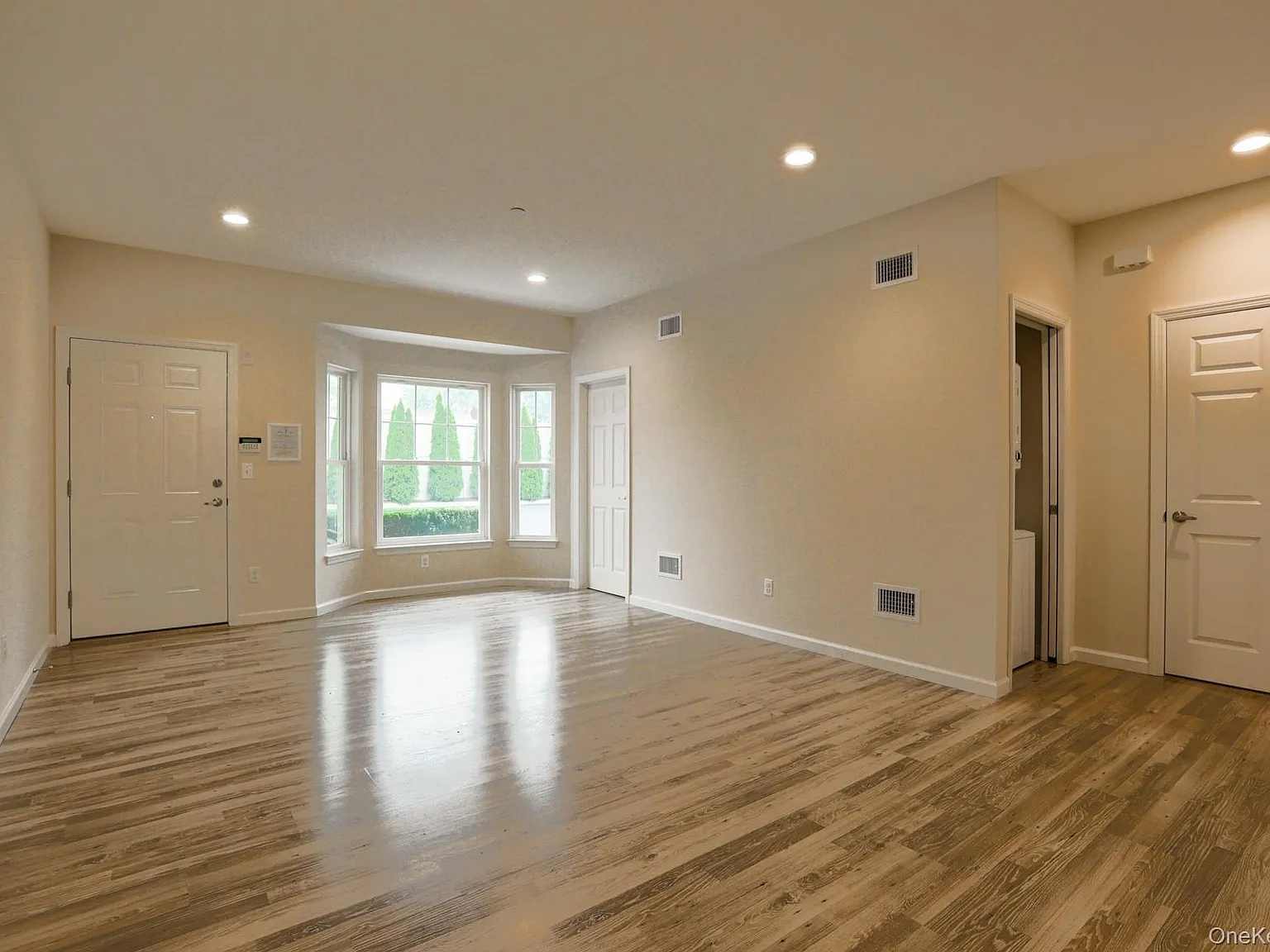 2 bed, 2.0 bath, 1100 sqft, $3,200 — Photo 4