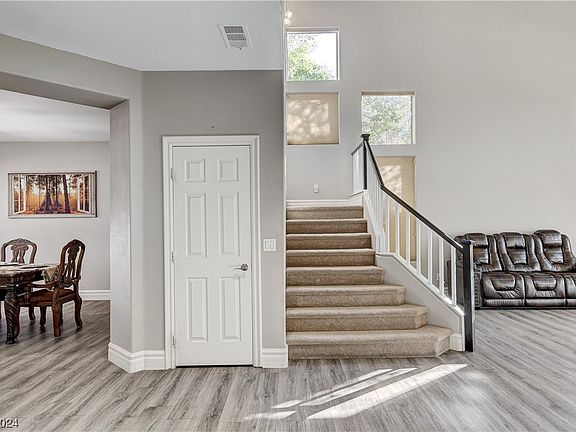 5th image of 126 Chateau Whistler Ct