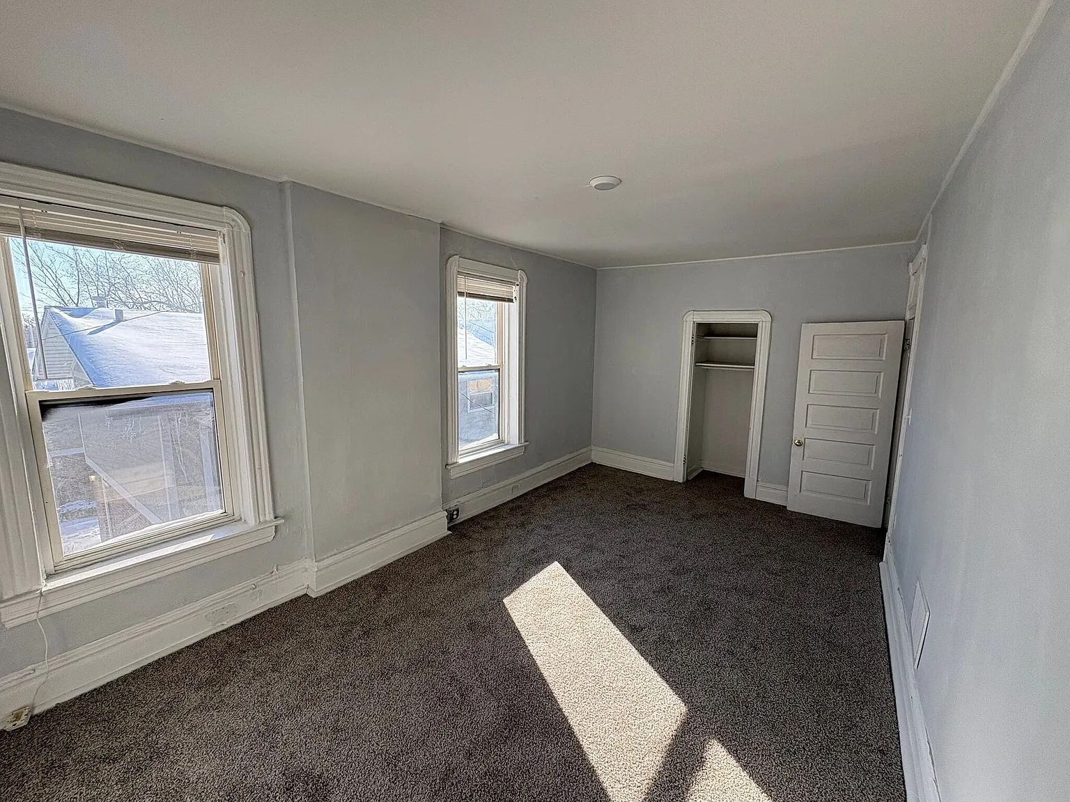 5846 Page Blvd - B — Photo 1