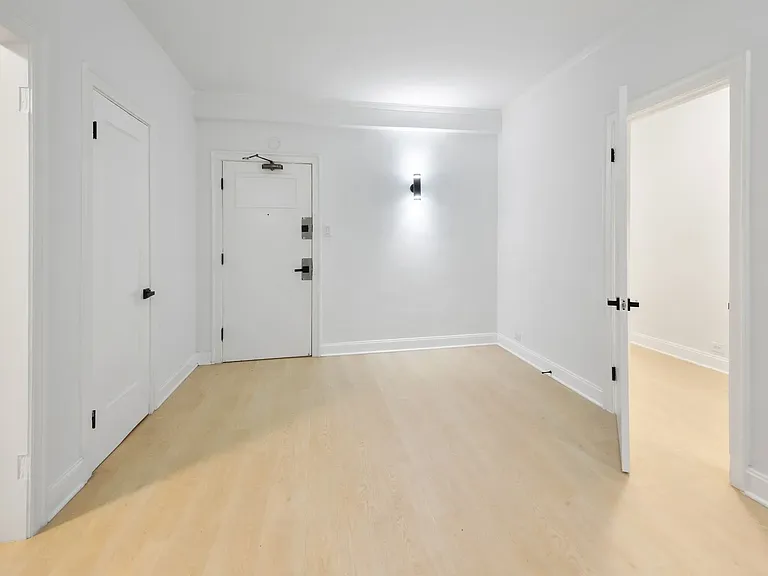 5038-5041 N Sheridan Rd #602 — Photo 31