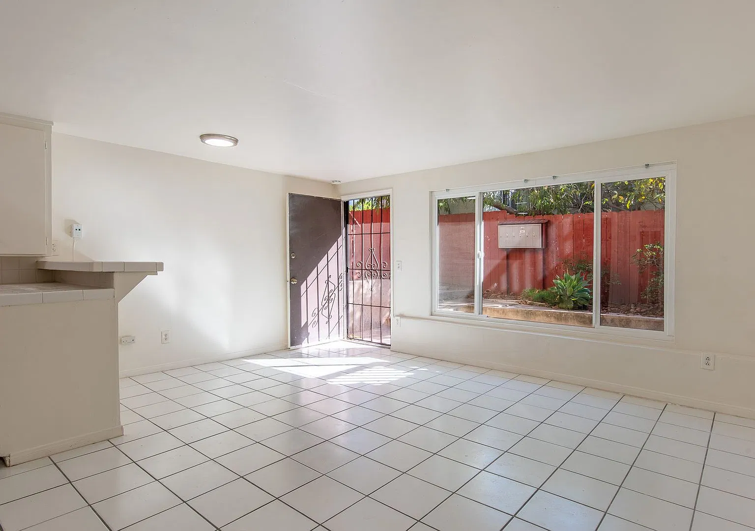 3712 Hemlock Street — Photo 4