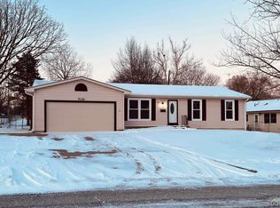 5126 SW Shunga Dr, Topeka, KS 66614